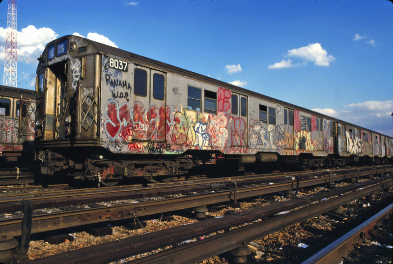 Illustration for article titled 37 Rare and Beautiful Images of the NYC Subway in the 1980s